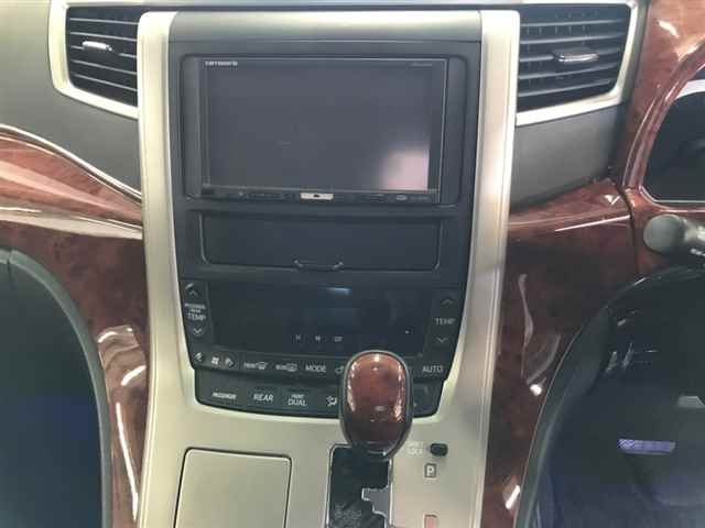 TOYOTA VELLFIRE 2011