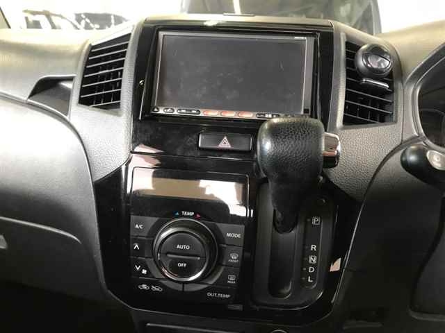 NISSAN ROOX 2010