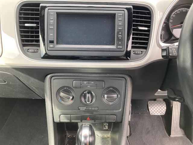 VOLKSWAGEN THE BEETLE 2012