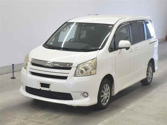 TOYOTA NOAH 2008