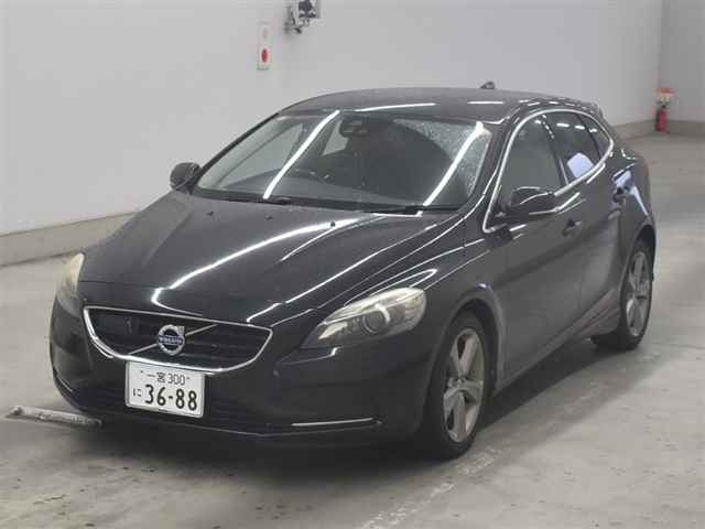 VOLVO V40 2014