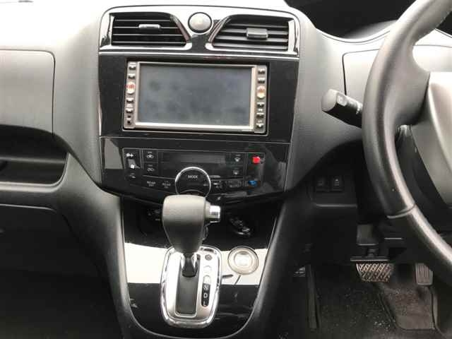 NISSAN SERENA 2011