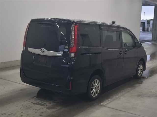 TOYOTA NOAH 2017