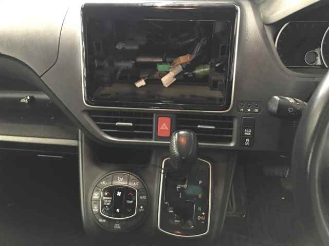 TOYOTA NOAH 2017
