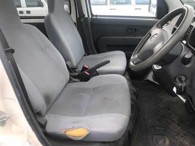 DAIHATSU HIJET VAN 2011