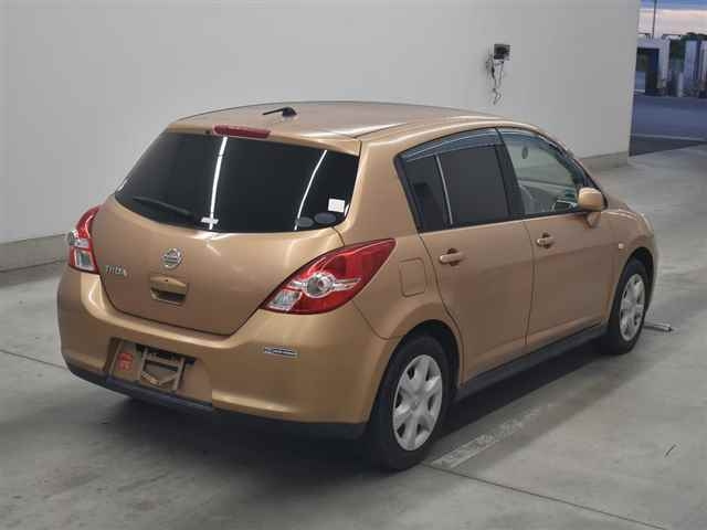 NISSAN TIIDA 2010