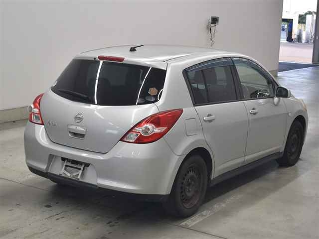 NISSAN TIIDA 2011
