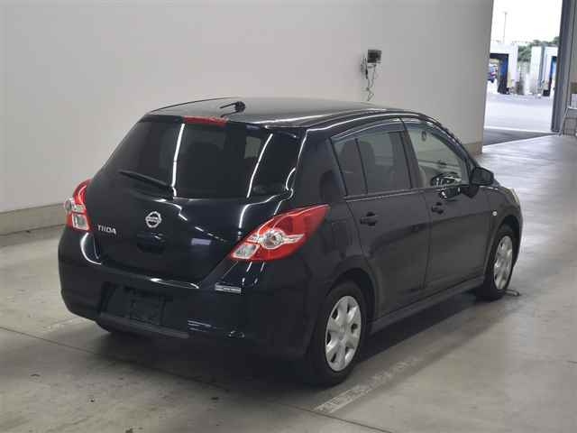 NISSAN TIIDA 2010