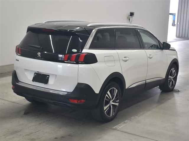 PEUGEOT 5008 2018