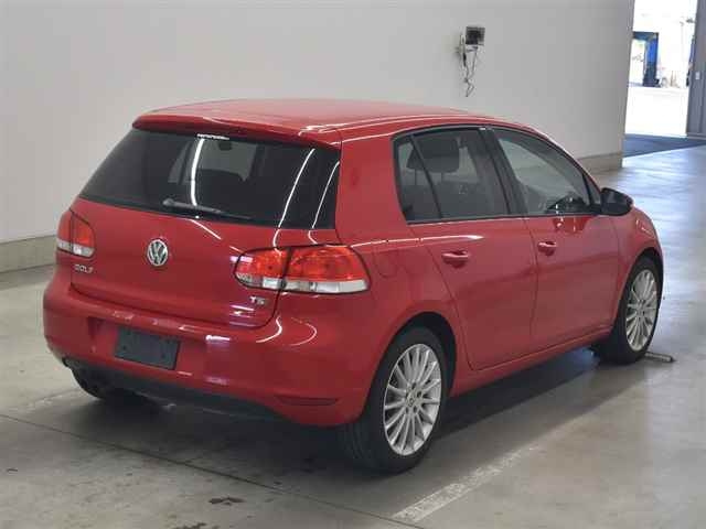VOLKSWAGEN GOLF 2010