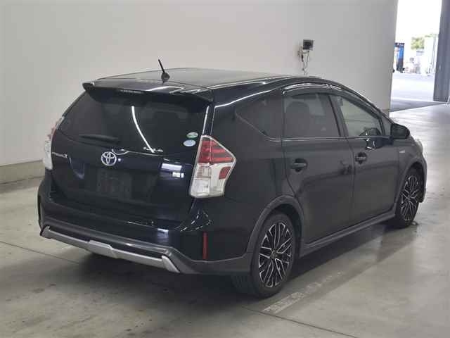 TOYOTA PRIUS ALPHA 2014