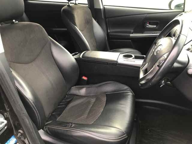 TOYOTA PRIUS ALPHA 2014