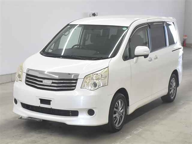 TOYOTA NOAH 2011