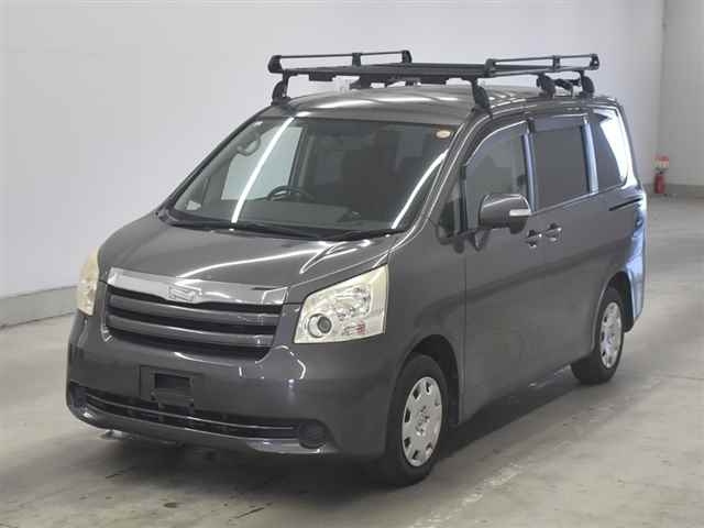 TOYOTA NOAH 2008