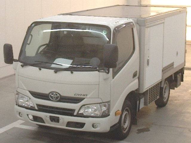 TOYOTA DYNA 2020
