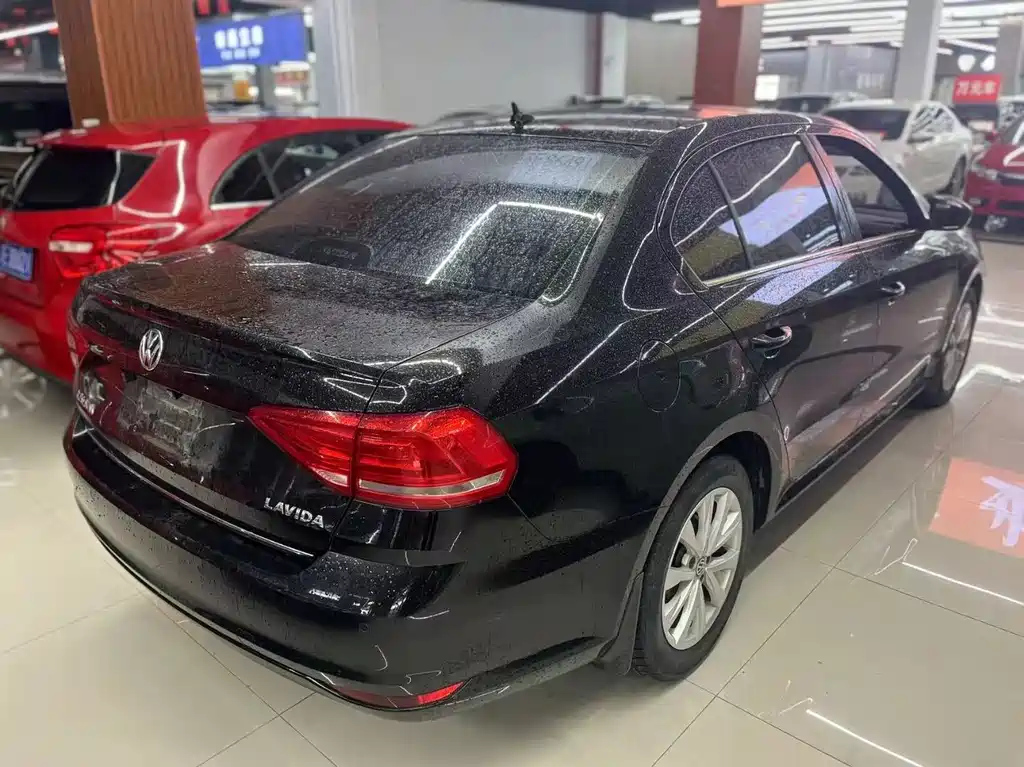 VOLKSWAGEN LAVIDA 2016