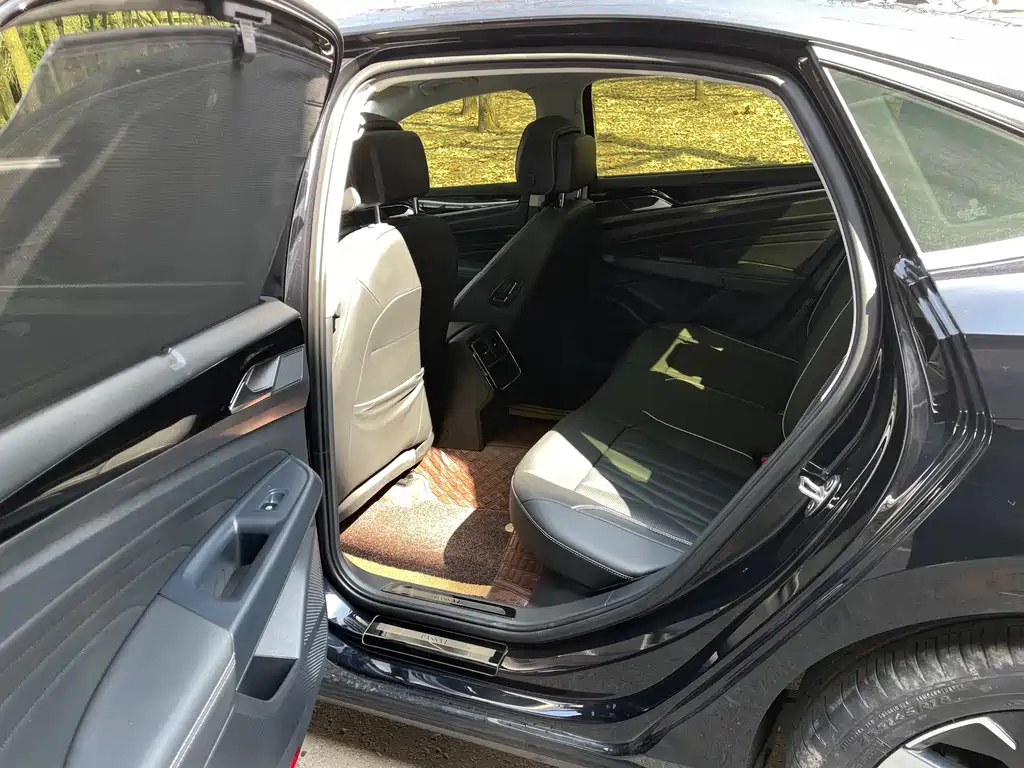 VOLKSWAGEN PASSAT 2022