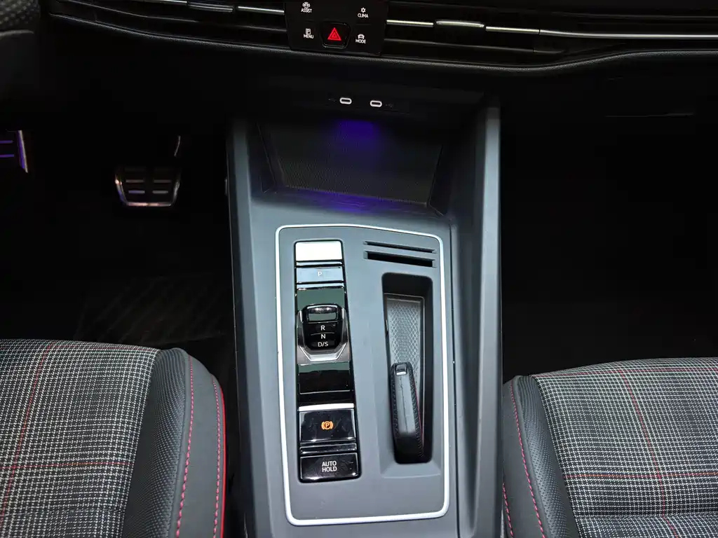 VOLKSWAGEN GOLF GTI 2021