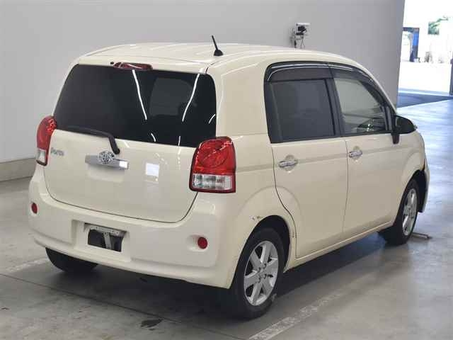TOYOTA PORTE 2012