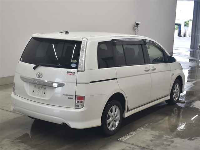 TOYOTA ISIS 2016