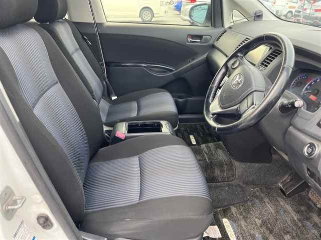 TOYOTA ISIS 2016