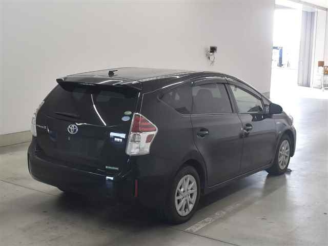 TOYOTA PRIUS ALPHA 2015