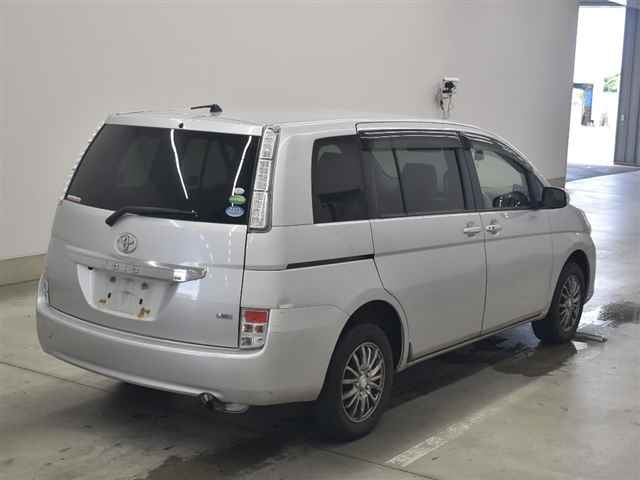 TOYOTA ISIS 2013
