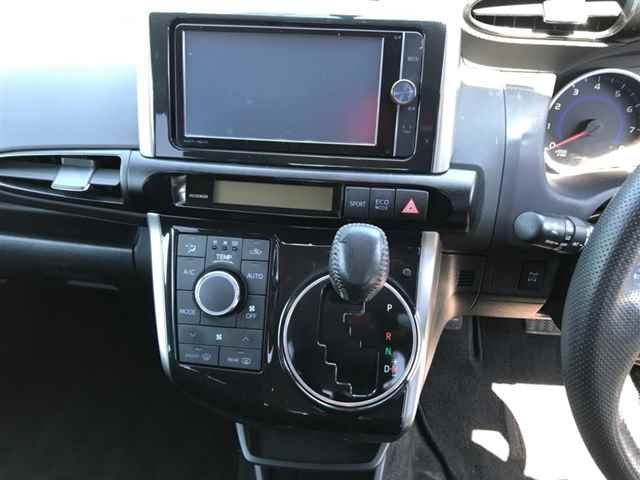 TOYOTA WISH 2013