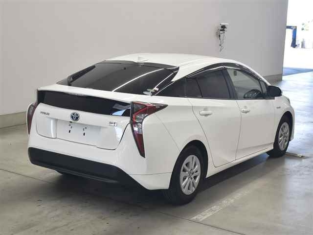 TOYOTA PRIUS 2018