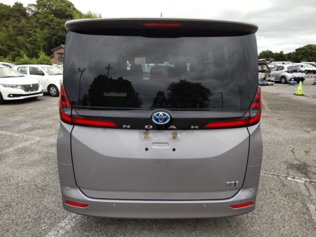 TOYOTA NOAH 2022