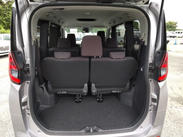 TOYOTA NOAH 2022