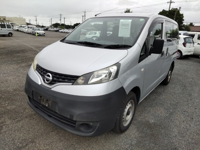 NISSAN NV200 2019