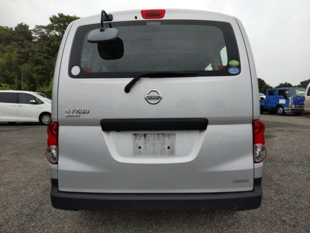 NISSAN NV200 2019