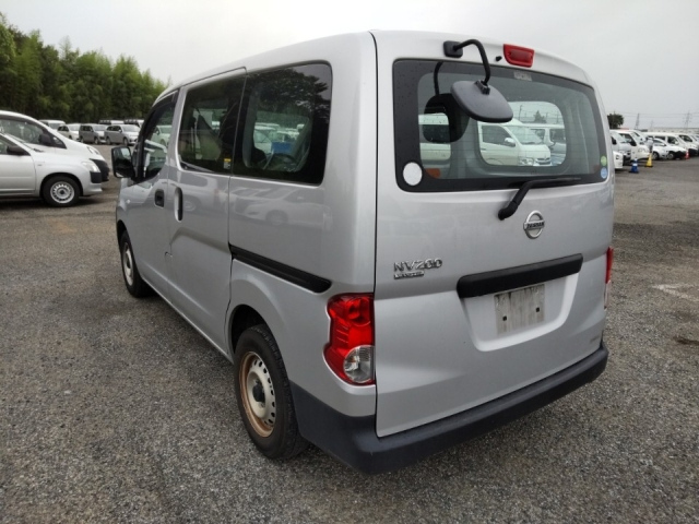 NISSAN NV200 2019