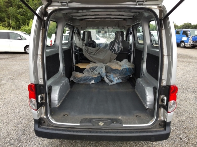 NISSAN NV200 2019