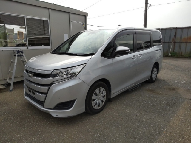 TOYOTA NOAH 2019