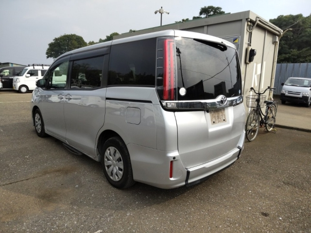 TOYOTA NOAH 2019
