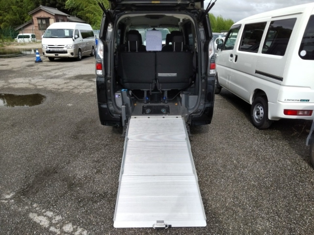 NISSAN SERENA 2019