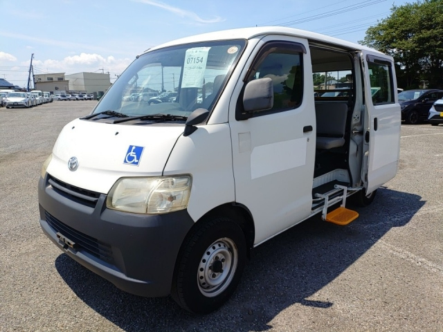 TOYOTA TOWN ACE VAN 2011