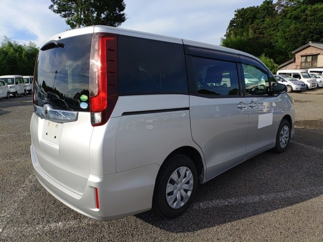 TOYOTA NOAH 2016