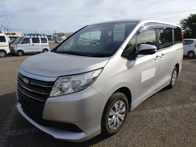 TOYOTA NOAH 2016