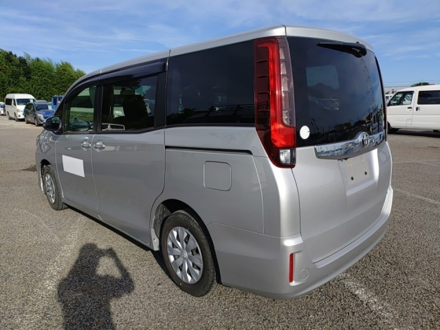 TOYOTA NOAH 2016