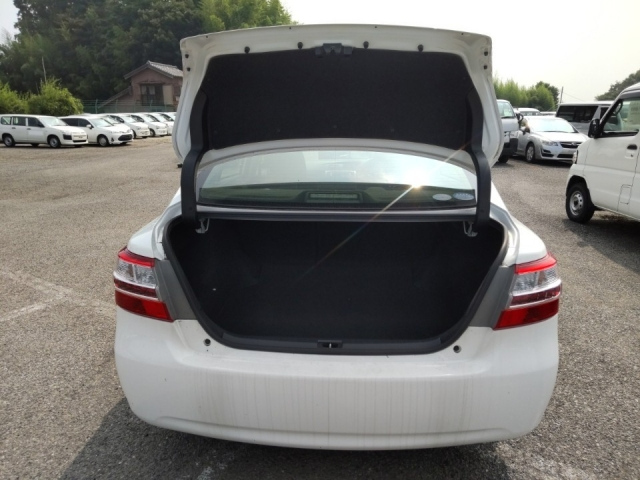 TOYOTA PREMIO 2012