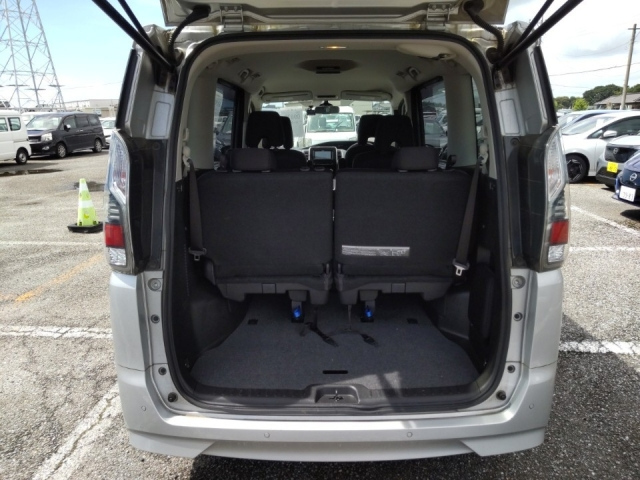 NISSAN SERENA 2018