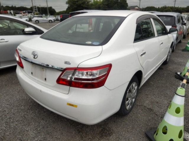 TOYOTA PREMIO 2012
