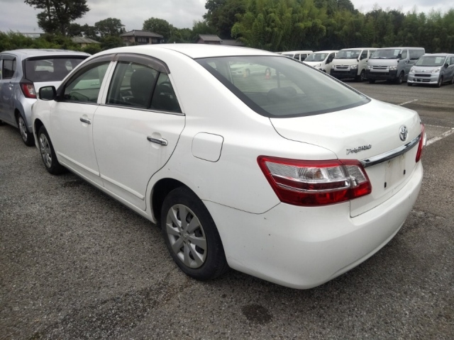 TOYOTA PREMIO 2012