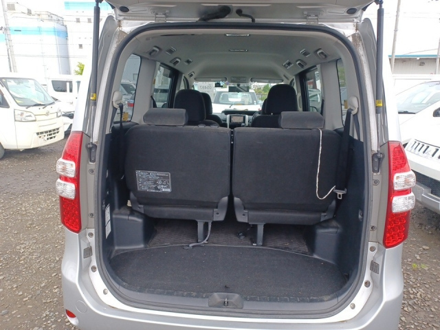TOYOTA NOAH 2010