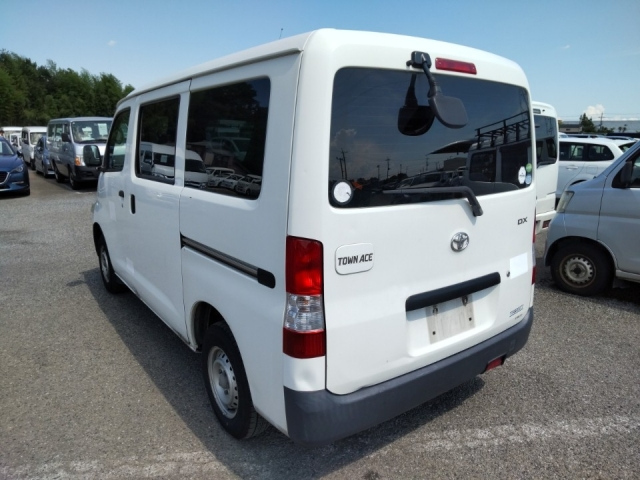 TOYOTA TOWN ACE VAN 2017