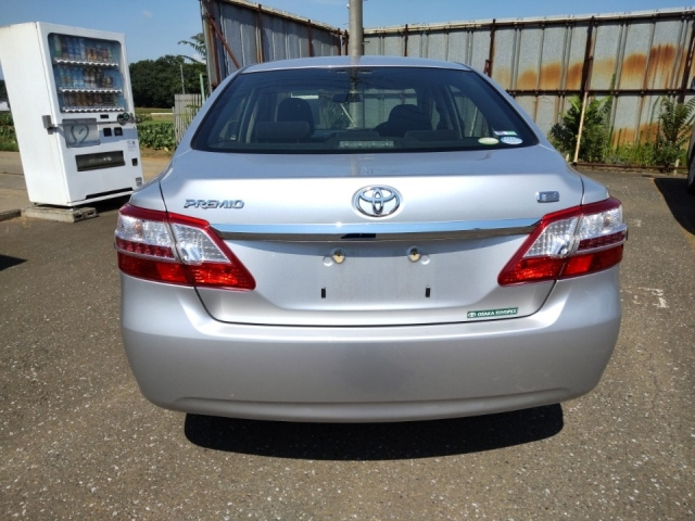 TOYOTA PREMIO 2012