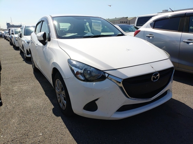 MAZDA DEMIO 2017